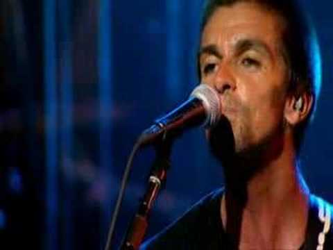 ...antes de irme a mi casa, puse este tema y terminé por relajarme un poco...espero que les guste