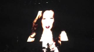 Thalía - Te Encontraré (Backdrop) [Latina Love Tour 17.10.16]