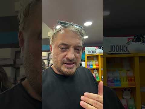 Χρήστος Φερεντίνος - Περιμένω στο ταμείο και ακούω ξαφνικά...