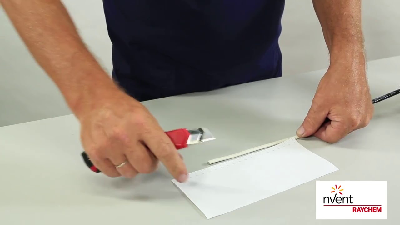 Zarobienie przewodu grzejnego samoregulującego do podłączenia w zestaw termokurczliwy z dławikiem