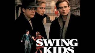 Life Goes To A Party And Jumpin' At The Woodside - Benny Goodman (Swing Kids)