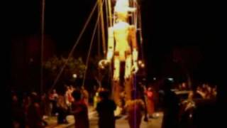 preview picture of video 'il TrioCosacco in Portogallo al Festival Imaginarius 2009, parata col pinocchio avi'