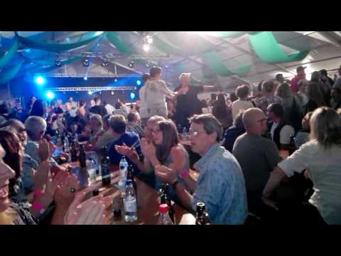 Thomas di Lago heizt ein an der Schwingerparty in Fulenbach