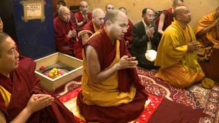 HH Karmapa making offerings at Mahabodhi Stupa
