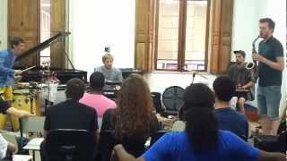 Em música: Girls in Airports