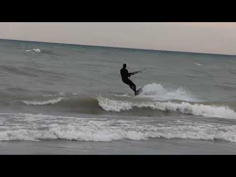 Kitesurfing : Woodbine Beach Park