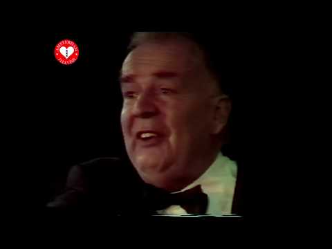 2019-18 Oudejaarsconference 1998. Rob van de Meeberg als Wim Kan. Deel 1