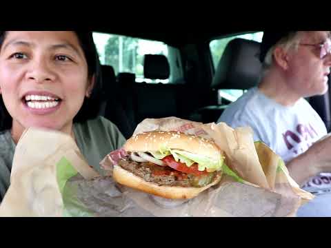 Buying bee stuff at TÖREBODA | MS Biredskapsfabriken