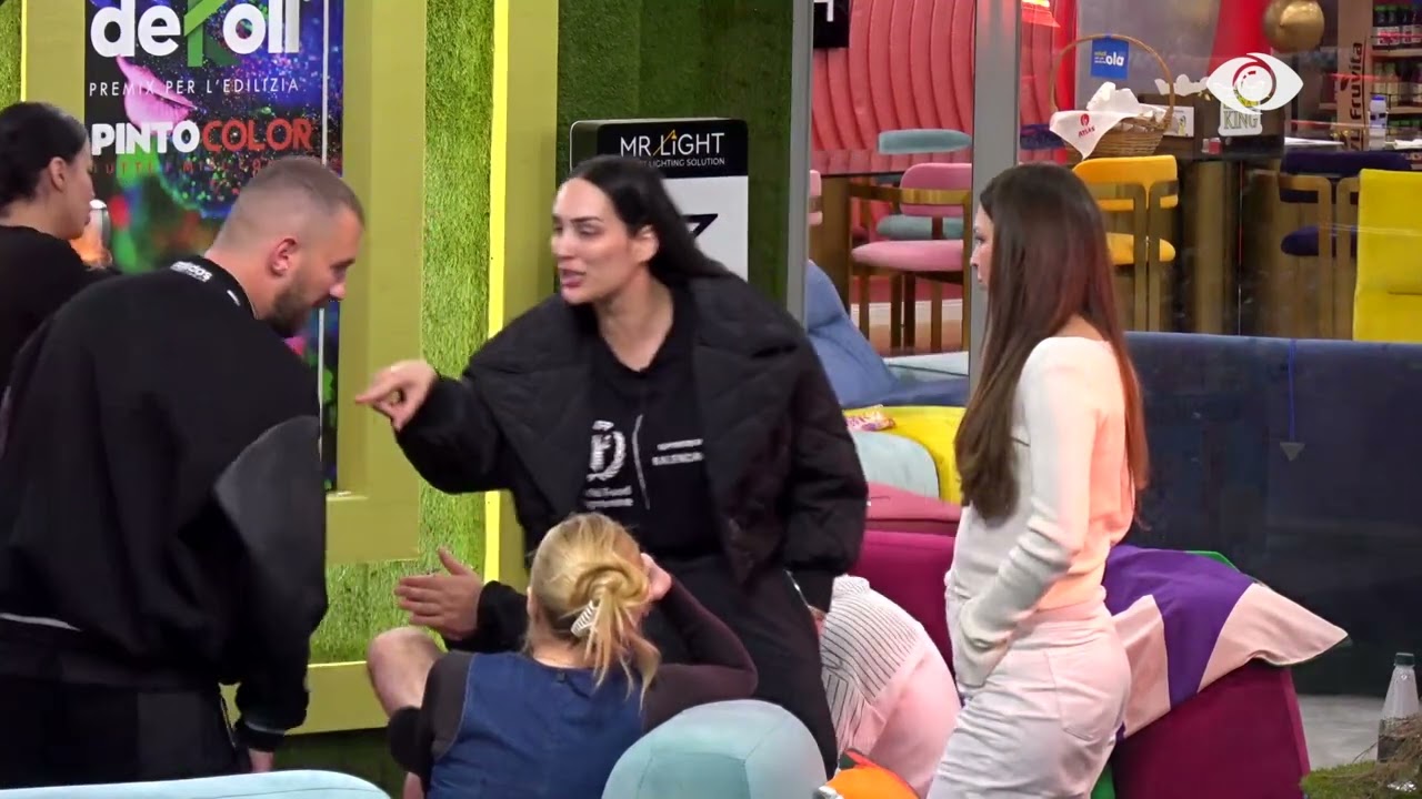 “Provokatore, s’të zë gjumi nga e djeshmja”/ Romeo-Erjolës: Mua më ra rripi në tavolinë…