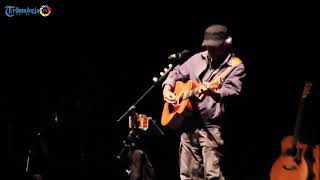 Download lagu Iwan fals. Willy mp3 Download lagu Iwan fals. Willy mp3