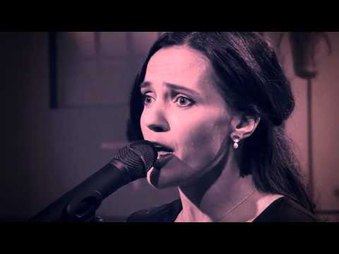 HELE KÕRVE - "Tüdruk tantsi"