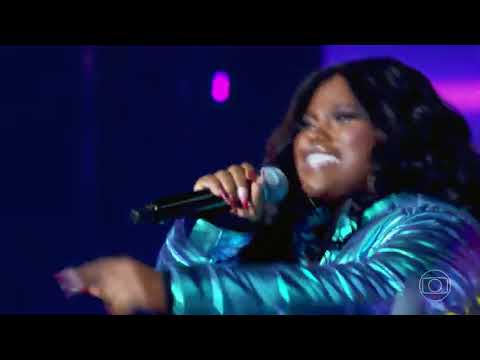 Domingão ｜ Mc Mayara e Thália canta ＂Meu Talismã＂