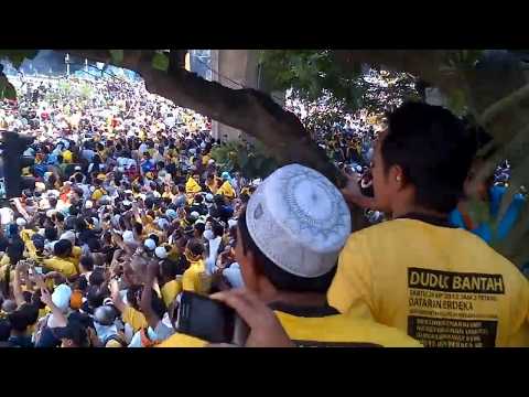 BERSIH 3.0 : Dataran Merdeka - Police Started Fire Tear Gas & Water Cannons