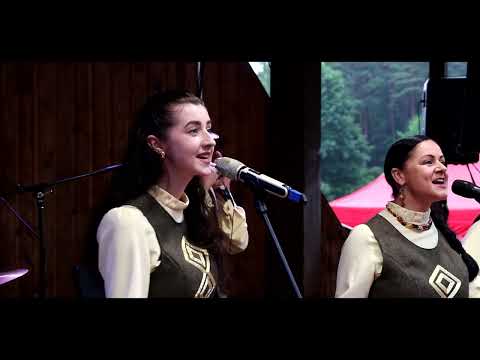 ,,lietuviškos raganos skrydis'' - Zyplių dvaro kapela.