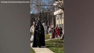 Milano, visita spaziale all'ospedale San Carlo: vestiti da Star Wars per regalare un sorriso ai p...