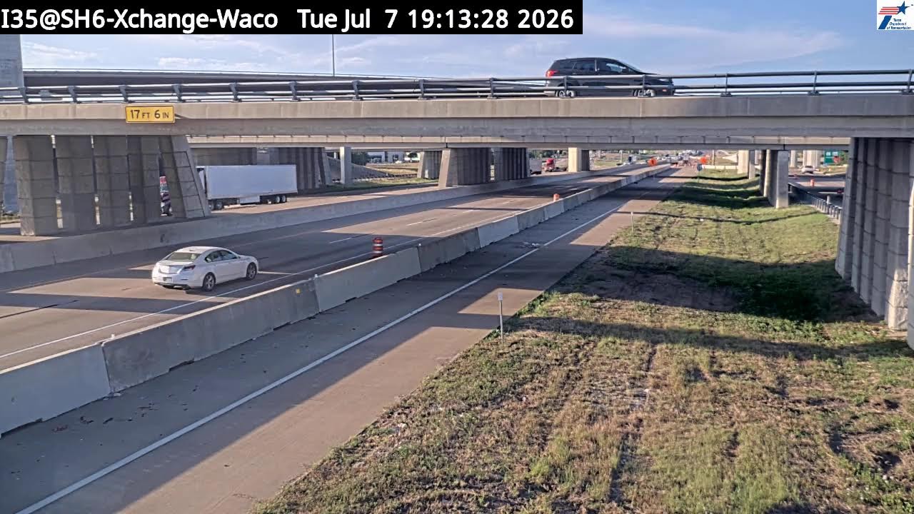 Live webcam view of I-35 & SH-6 Traffic Cam, Waco