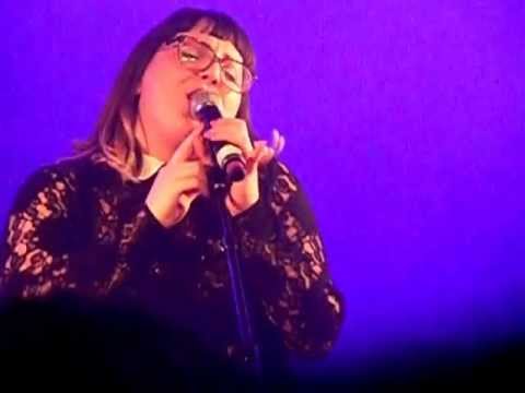 Lola Cès ~ Viens on s'en fou on danse - Divan du monde [05.11.12]