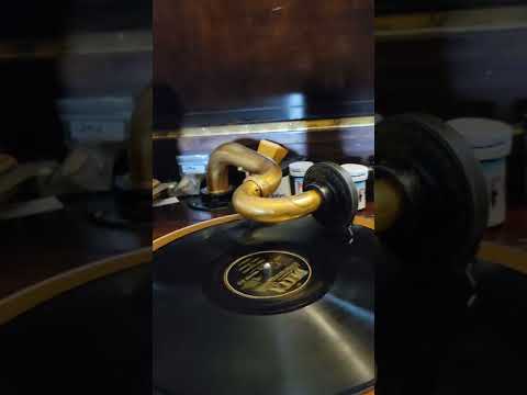 Jimmy, The Well-Dressed Man - (Jimmy Durante & Eddie Jackson) Roy Bargy Orchestra Decca #23568 1944