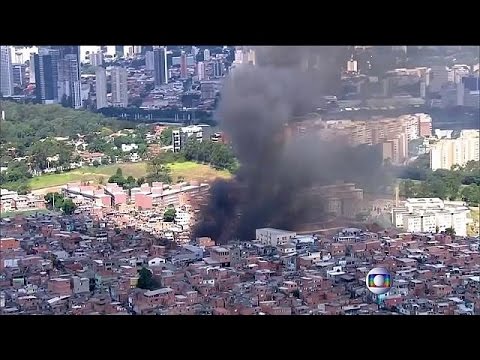 Fire sweeps through Sao Paulo slum