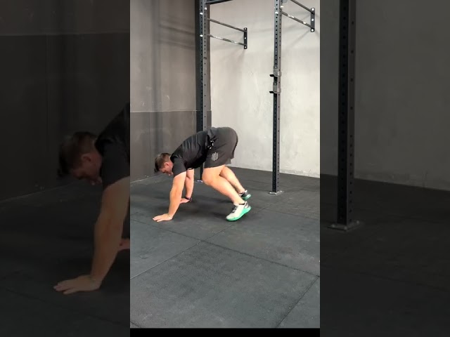 Vídeo relacionado con Cállate y Burpees. Regalo Divertido para Crossfit y Gimnasio Camiseta