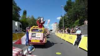 preview picture of video 'Tour de France : la parade des 2CV Cochonou'