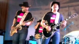 DUEÑO DE TI/ BRONCO EL GIGANTE DE AMÉRICA.