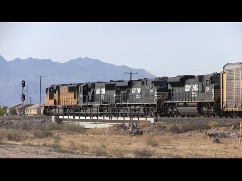 UP Train Spotting HD: UP 4313 NS 6764 7505 & 2738 Leads Autorack/Stack At Maricopa AZ 3/7 4/6/15