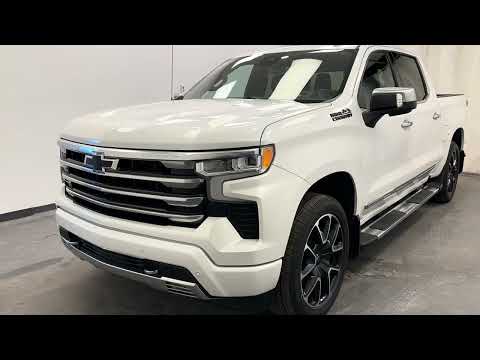 2023 Chevrolet Silverado 1500 Crew Cab Short Box 4-Wheel Drive High Country in White for sale at Davis GMC Buick Lethbridge in Lethbridge, AB