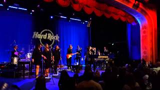 Martina McBride Bring It On Home To Me @ Hard Rock Cafe NYC