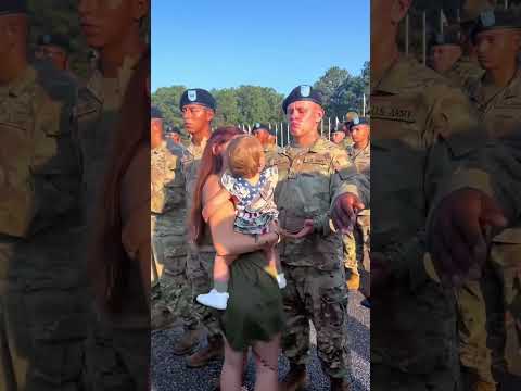 soldier come back home surprised#cominghome #comebackhome #surprise #army  #returns  #fypシ゚viral