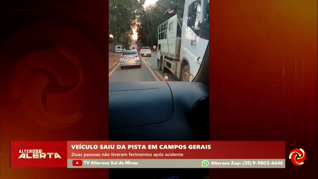Carro sai da pista e cai em barranco em Campos Gerais
