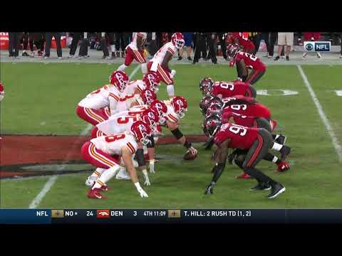 Mahomes Fakes Pitch and Fools Defenders