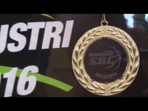 Priniesli tričko a medailu