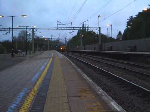 37218 & 37409 Erupt through Berkhamsted on 6O62 Nuclear Flask Train 10th May 2013