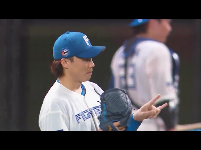 【5回表】超反応!! ファイターズ・山崎福也 鋭いピッチャーライナーをナイスキャッチ!!  2024年8月14日 北海道日本ハムファイターズ 対 千葉ロッテマリーンズ