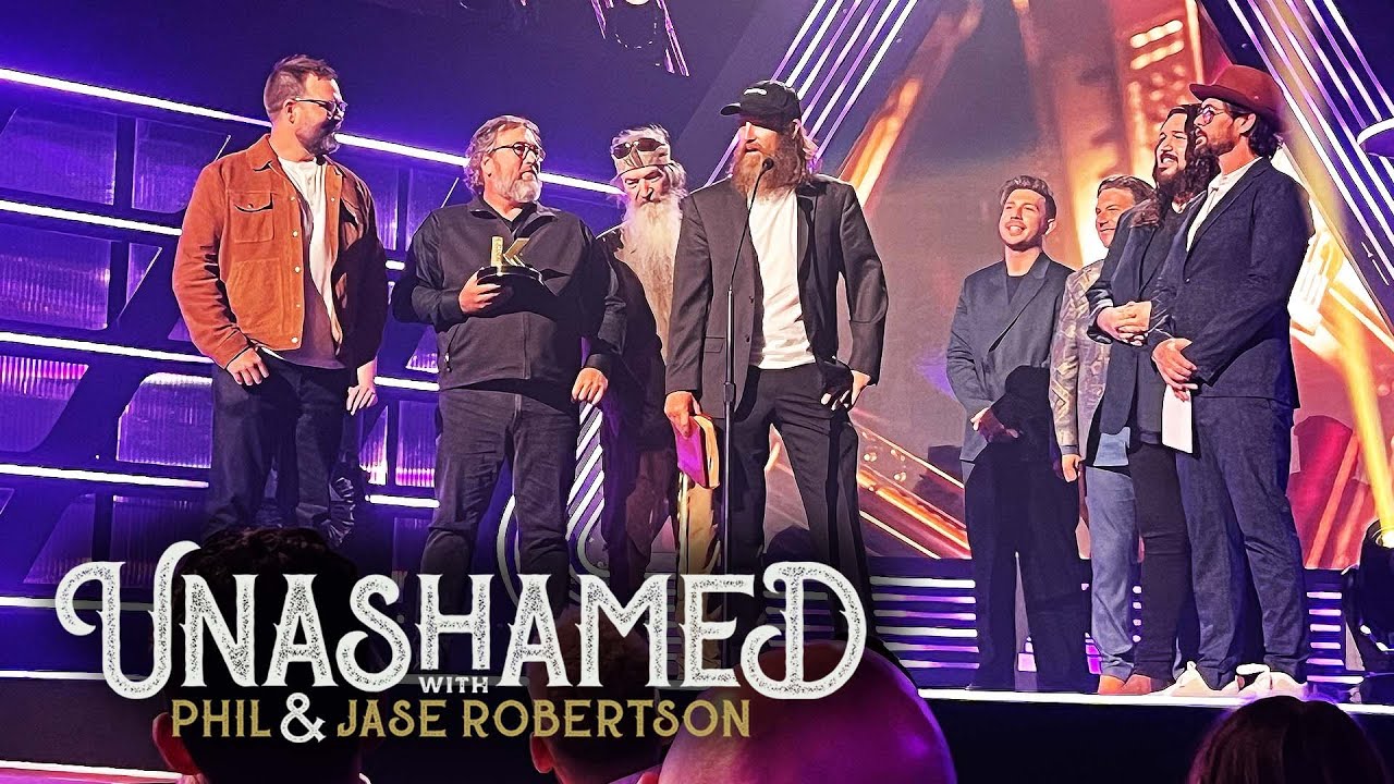Ep 694 | Phil’s Fumble at the Grand Ole Opry & ‘Unashamed’ Wins a Major Award!