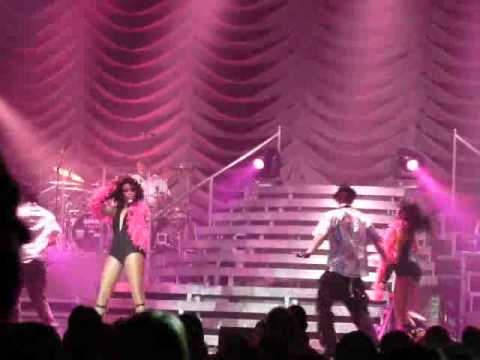 SOS (Rescue Me) - Rihanna (Good Girl Gone Bad Tour 2007, Nottingham)