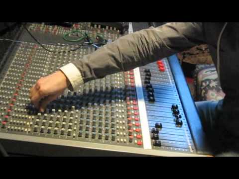 Digistep (Dubkasm) mixing dubplate cuts of Gorgon Sound's - Find Jah Way