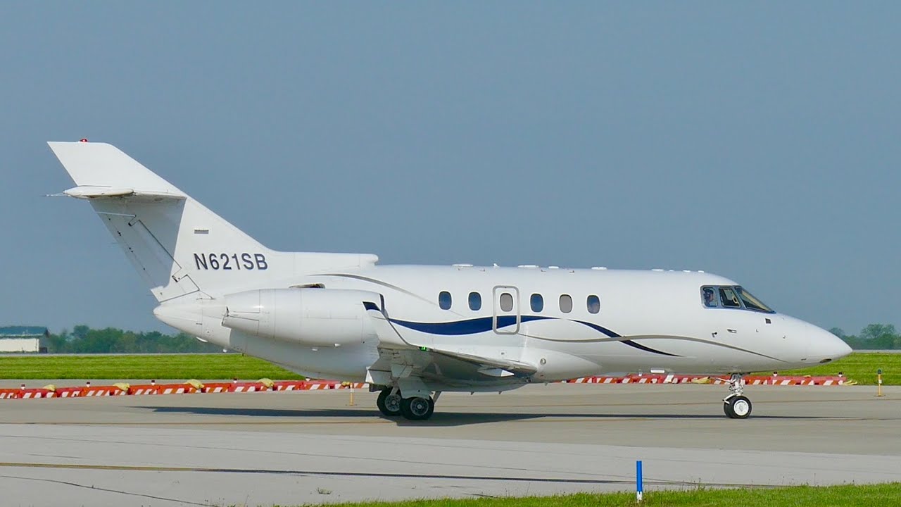 Hawker 800XP Takeoff