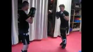 preview picture of video 'Sportschule Laupheim K-1 Kickboxen Partnerübung.flv'