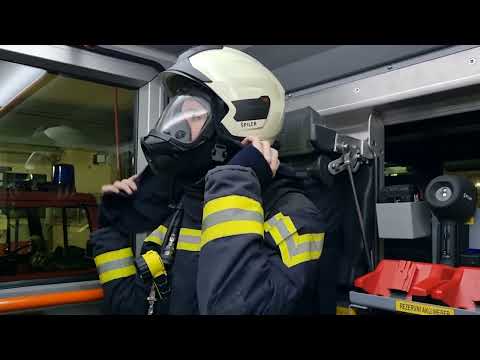 Gasilci Laško - Nameščanje IDA (izolirni dihalni aparat)
