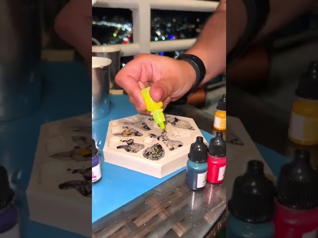 Vídeo relacionado con 30 Uds Animales de Resina Set, 15 Estilos Figuras de Resina Mini Decoración para Jardín en Miniatura, Figuras de Animales para Manualidades DIY Casa de Muñecas