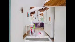 Download the video "Maison rénovée, 70 m², 2 chambres, jardin."