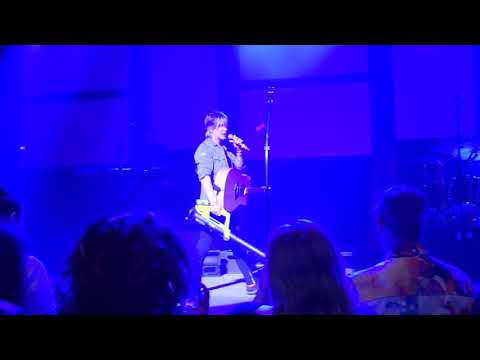 Goo Goo Dolls - John Rzeznik cleans the stage - Kalamazoo, MI  11/8/19
