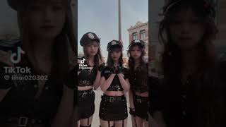 #美女 #可愛い #コスプレ　真ん中の子に捕まりたい