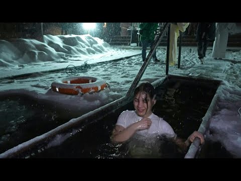 Baño de agua helada Epifanía ortodoxa Rusia