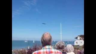 preview picture of video 'Lancaster Bomber passing New Holmwood Hotel, Cowes,Isle of Wight, 06th May 2013'