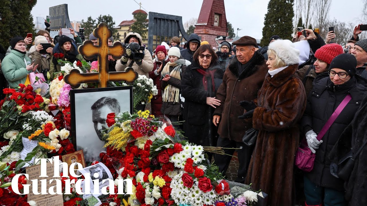 Parents of Alexei Navalny join hundreds of mourners on the anniversary of his death