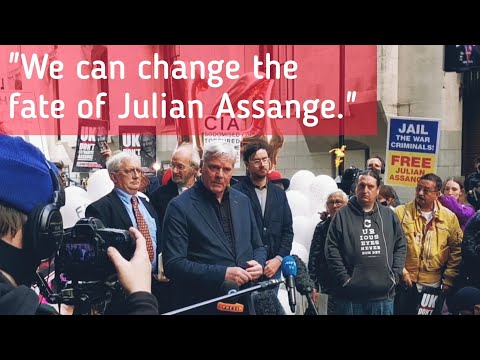 Wikileaks Editor Kristinn Hrafnsson @ The Julian Assange Trial Outside The Old Bailey