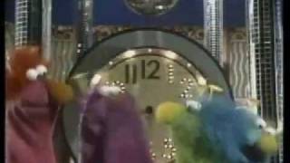 Sesame Street - Honk around the clock in Reverse